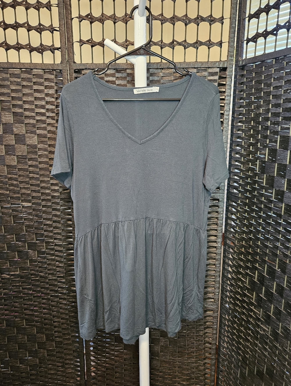 Michelle Mae Short Sleeve V-Neck Peplum Tee in Deep Green